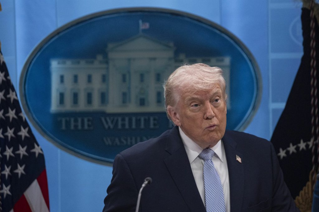 Trump cere NATO sa redeschida Stramtoarea Ormuz in cateva zile Aliazi evalueaza o posibila interventie navala