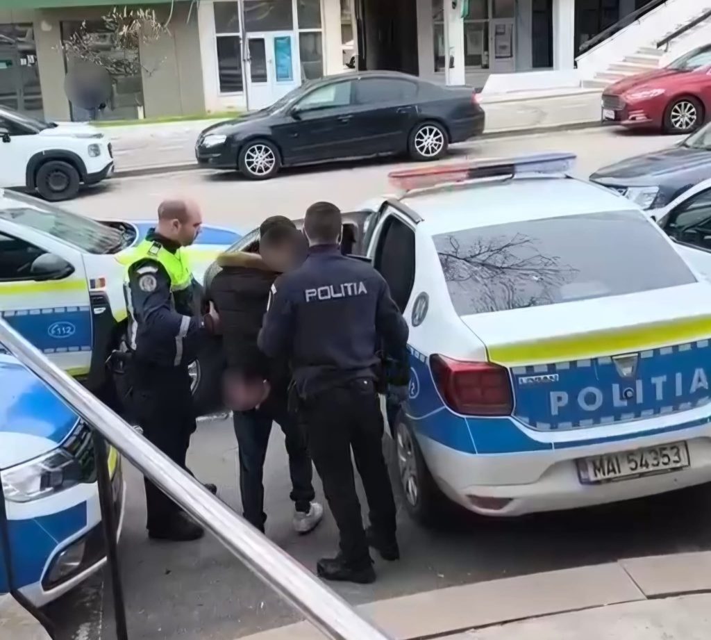 Un tanar a atacat un politist dupa ce i a cerut sa diminueze volumul muzicii
