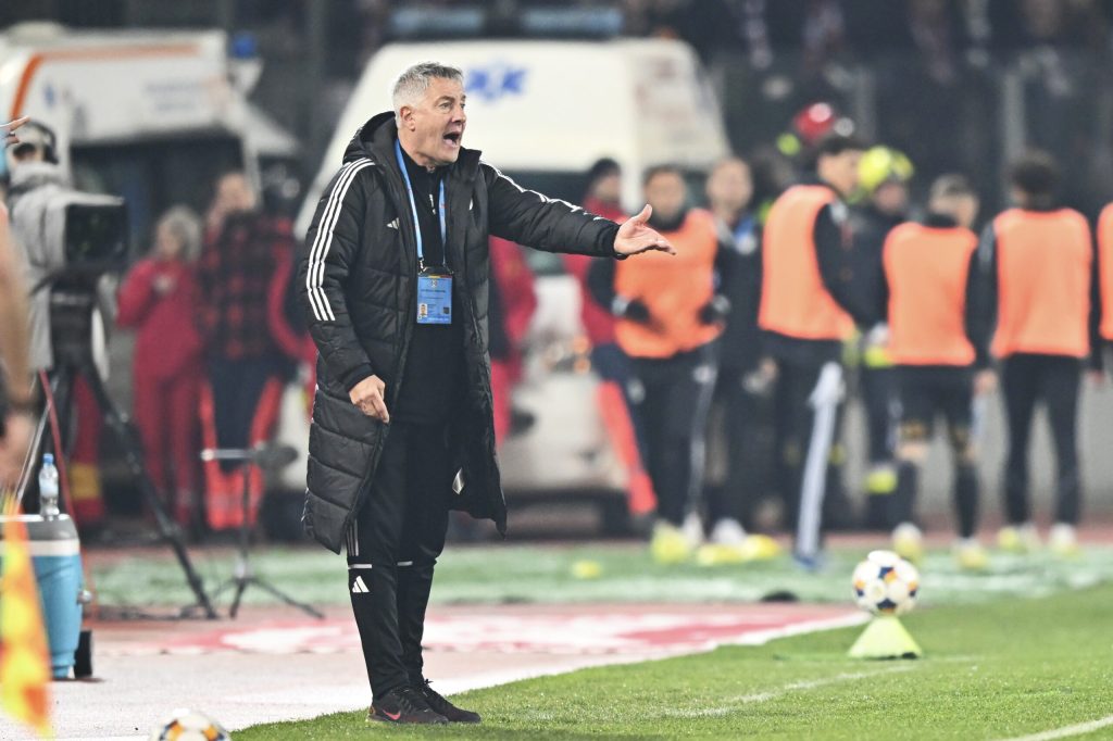 Universitatea Cluj invinge Universitatea Craiova in lupta pentru primul loc si domina echipa ideala a etapei din Superliga de fotbal