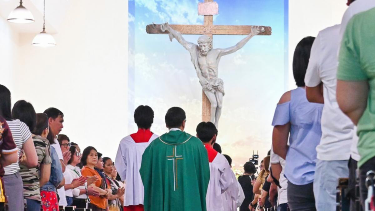 slujbele de paste catolica sunt anulate la dubai din cauza razboiului enoriasii sunt rugati sa