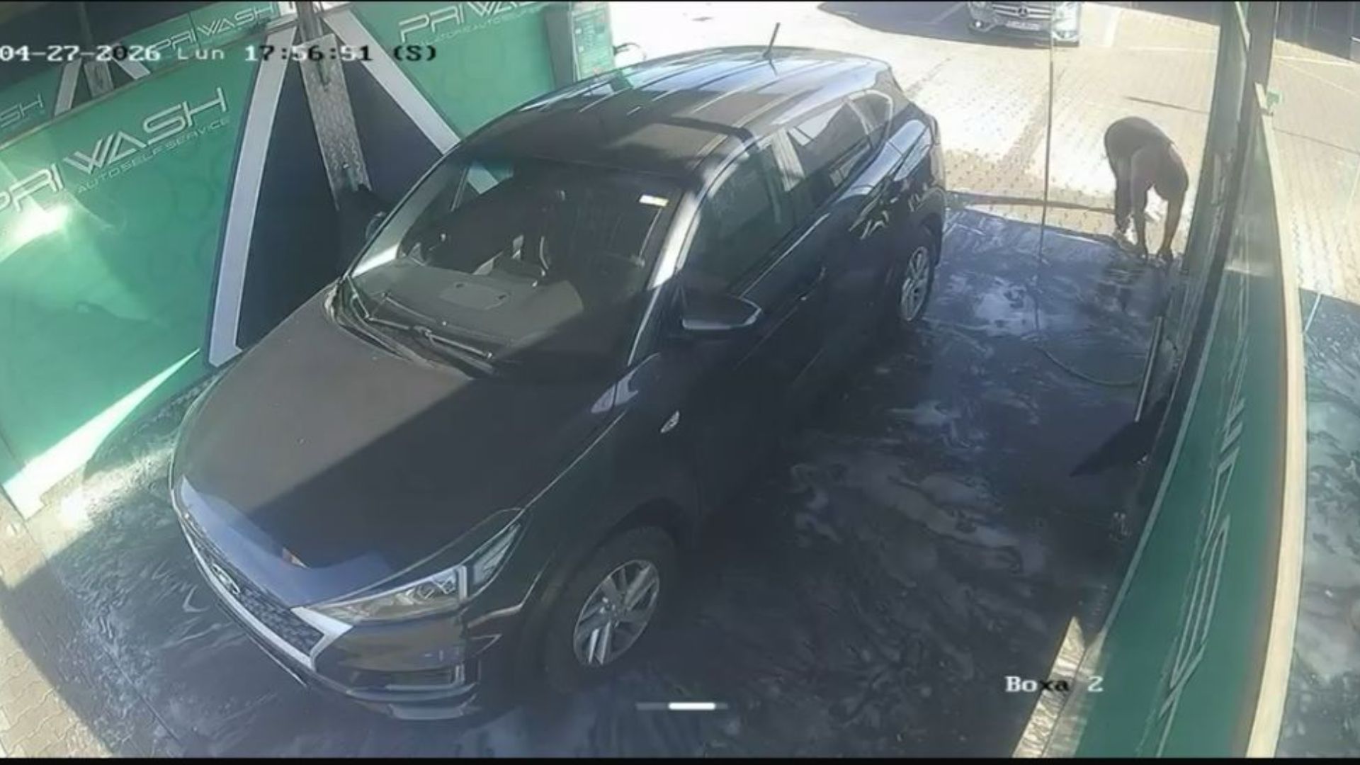 video incredibil ce pot face unii un clujean a furat jucariile unui copil lasate langa masina doar cateva secunde tata mizerie dami inapoi masinutele