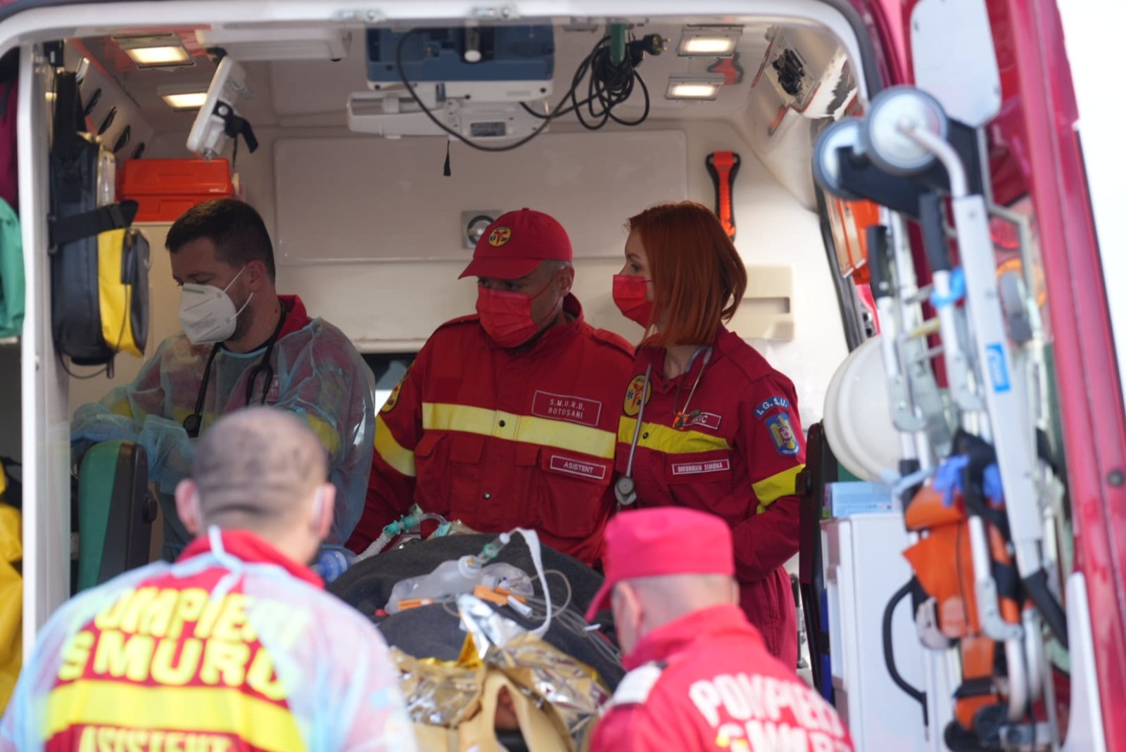 Ambii militari raniti in explozia de la Botosani au suferit arsuri la caile respiratorii si vor fi tratati in Belgia