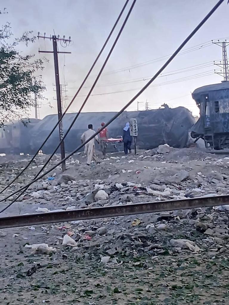 Atac cu bomba langa calea ferata in sud vestul pakistanului peste 20 de morti in urma detonarii