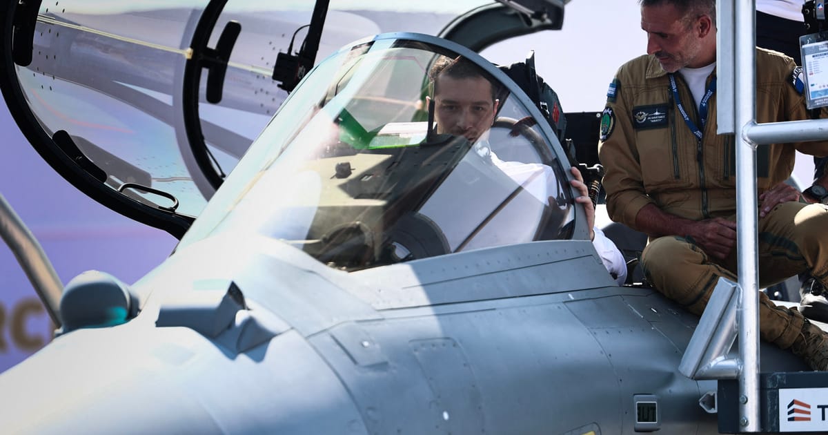Bardella Tarile europene ar trebui sa achizitioneze avioane de razboi franceze pentru a adera la clubul nuclear