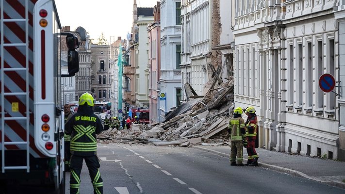 Două românce dispărute în urma unei explozii și prăbușiri de clădire în Germania 1 Doua romance disparute in urma unei explozii si prabusiri de cladire in Germania
