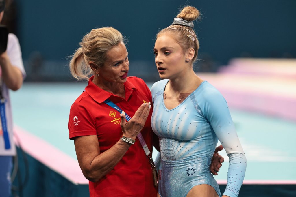 Federatia Romana de Gimnastica o suspenda temporar pe Camelia Voinea din cauza acuzatiilor de abuz