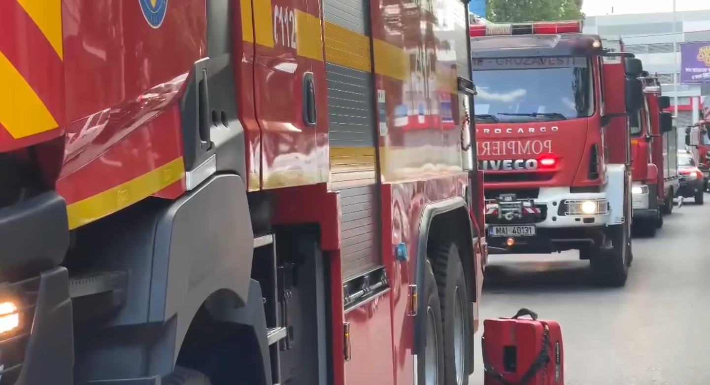 Incendiu la o sauna in Iasi Pompierii intervin pentru a impiedica raspandirea flacarilor catre o cabana turistica