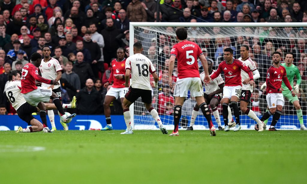 Manchester United infrunta Liverpool in derby si se intoarce in Liga Campionilor dupa 3 ani de absenta