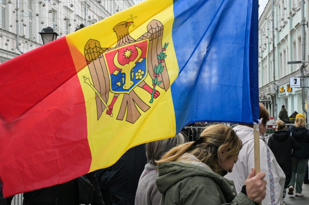 Moldova și FMI au ajuns la un acord tehnic pentru un nou program de colaborare pe o perioadă de trei ani. 1 Moldova si FMI au ajuns la un acord tehnic pentru un nou program de colaborare pe o perioada de trei ani