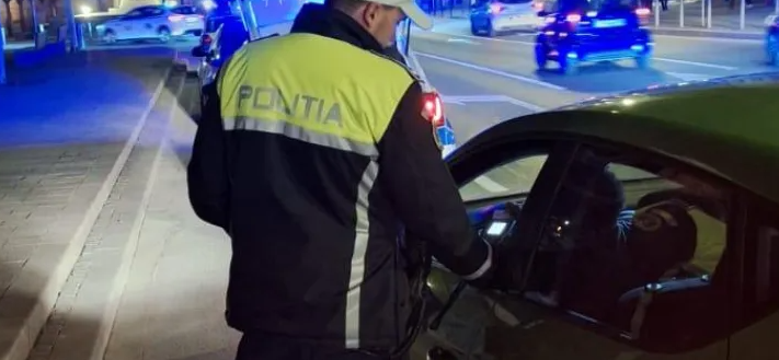 Polițiștii au invadat străzile din Cluj! Peste 100 de persoane controlate, permise suspendate și amenzi de mii de lei 1 Politistii au invadat strazile din Cluj Peste 100 de persoane controlate permise suspendate si amenzi de mii de lei