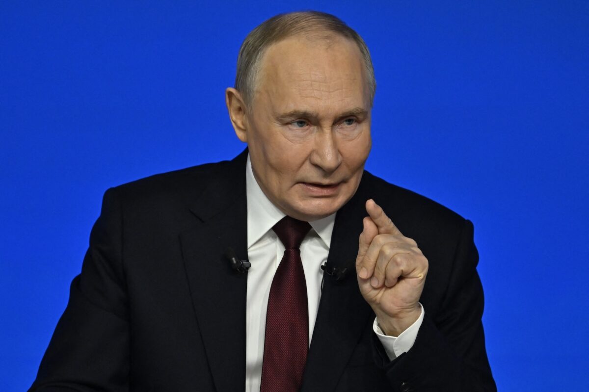 Putin se întâlnește cu liderul chinez Xi Jinping la câteva zile după vizita lui Trump. 1 Putin se ntalneste cu liderul chinez Xi Jinping la cateva zile dupa vizita lui Trump