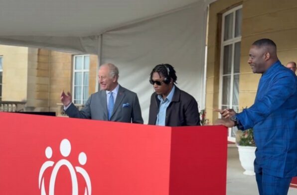 Regele Charles a urcat la pupitrul de DJ impreuna cu Idris Elba la o petrecere regala impresionanta