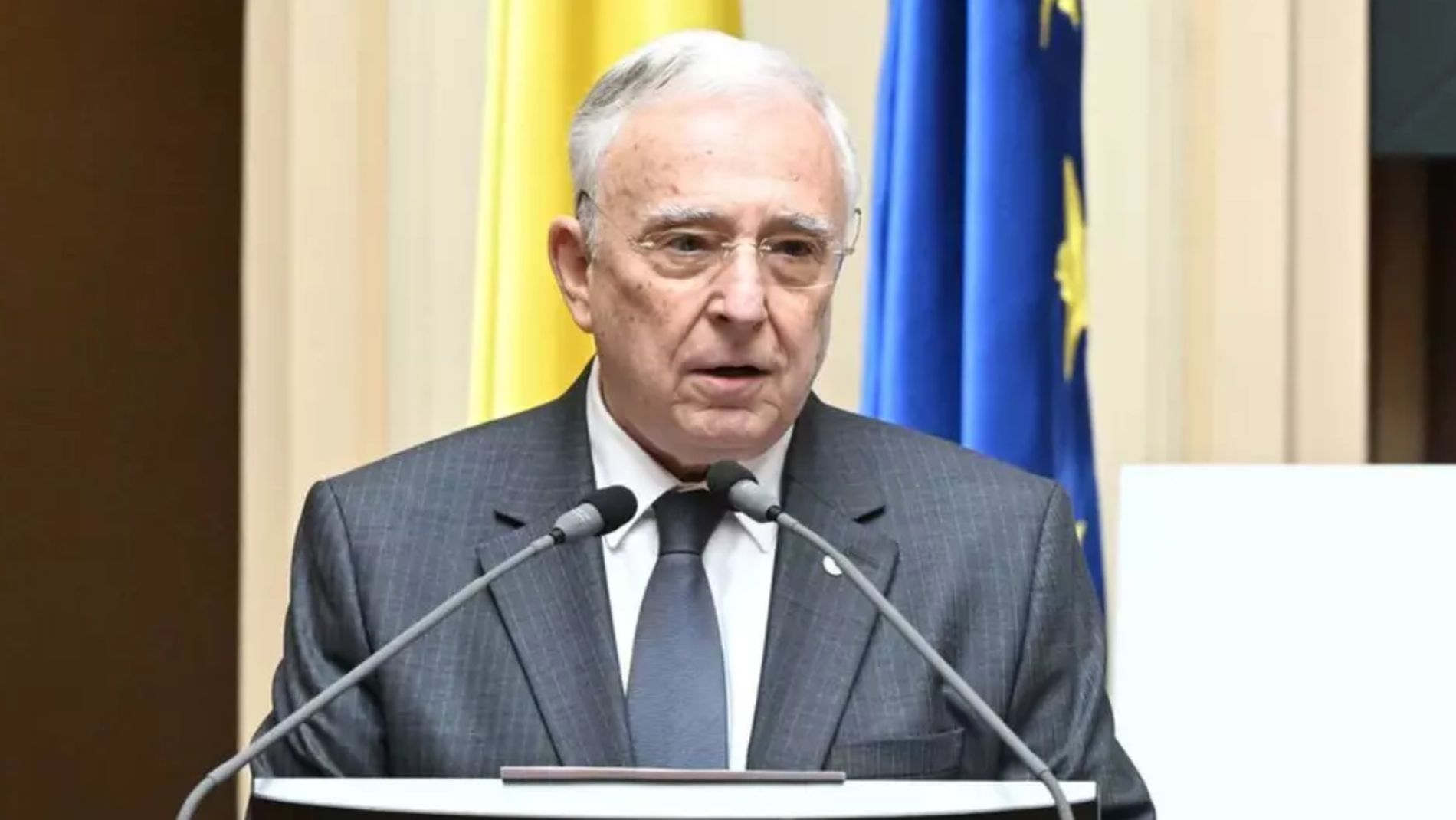 România, pe marginea prăpastiei. Guvernatorul BNR, Mugur Isărescu, nu vede luminița de la capătul tunelului: „Reduceri de impozite, sub nicio formă” 1 Romnia pe marginea prpastiei Guvernatorul BNR Mugur Isarescu nu vede luminita de la capatul tunelului Reduceri de impozite sub nicio forma