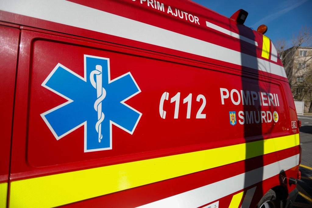 Sibiu O femeie insarcinata a fost tarata de un cal pe o distanta de 300 de metri Tanara se afla in stare critica