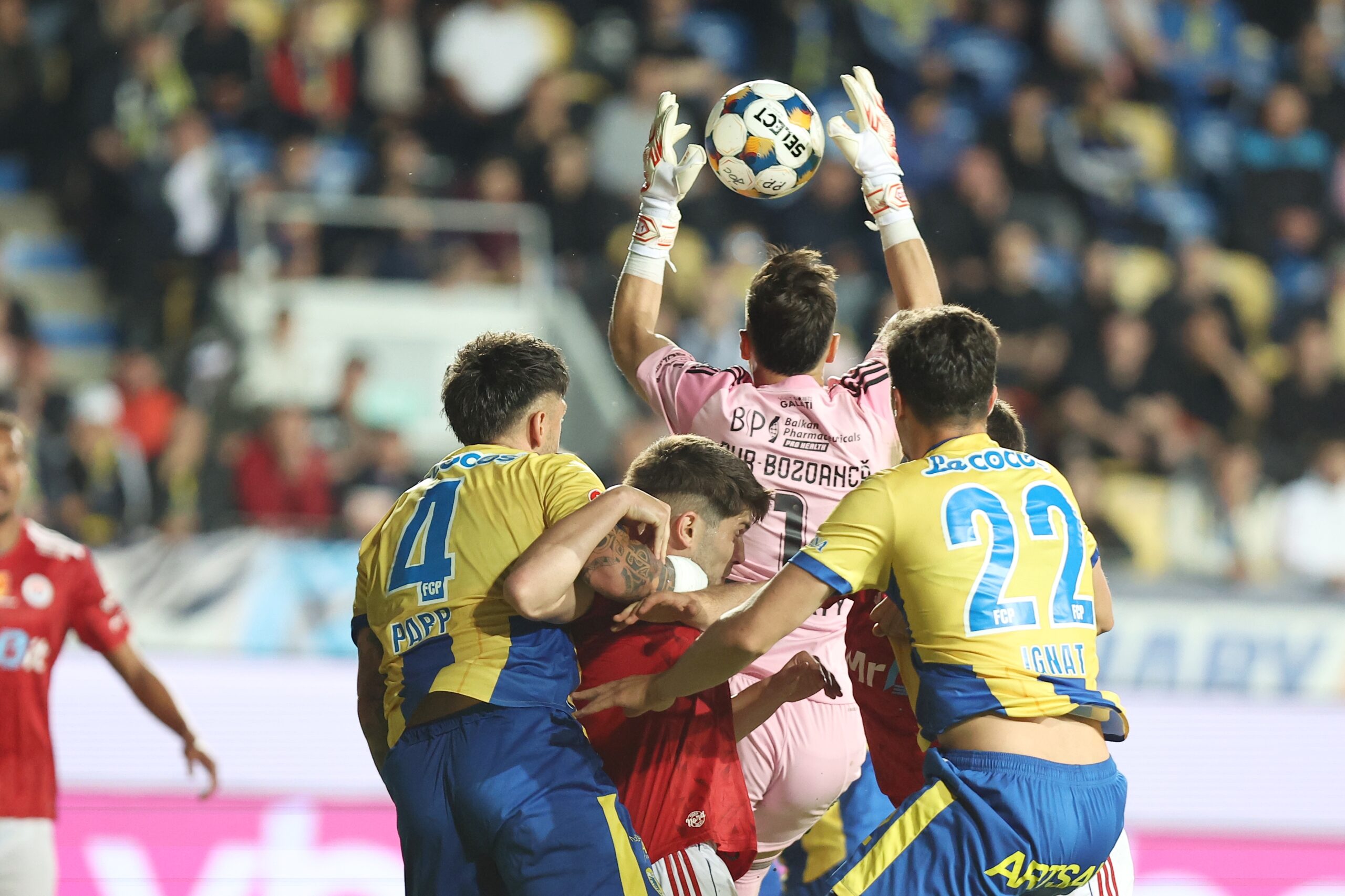 Superliga play out Petrolul se salveaza dramatic Farul si Hermannstadt merg la baraj iar Unirea Slobozia retrogradeaza direct