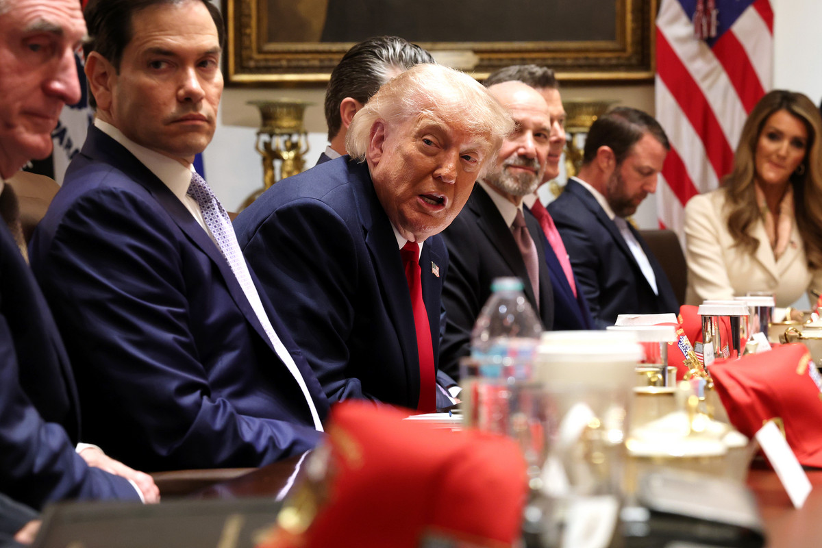 Trump ametinta Oman in cea mai recenta tentativa de a deschide Stramtoarea Ormuz