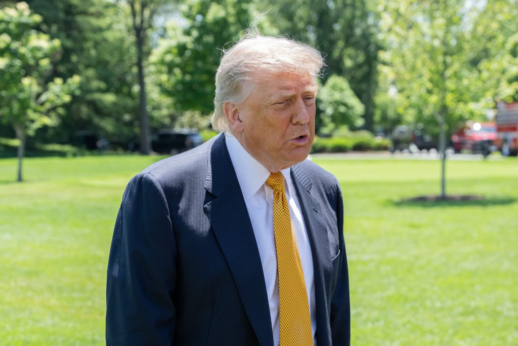 Trump se afla la cateva saptamani distanta de a genere o recesiune globala