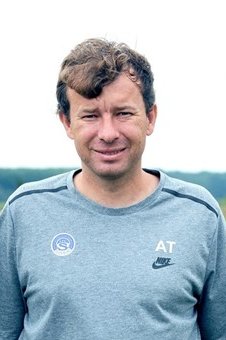 UEFA l a suspendat pe viaza pe antrenorul care inregistra sportivele cu camere ascunse Ce s a descoperit in acest caz