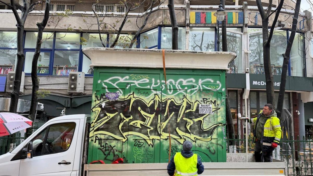 Un chioc uitat timp de 20 de ani in centrul Bucurestiului a fost distrus de autoritatI imagini cu ceea ce