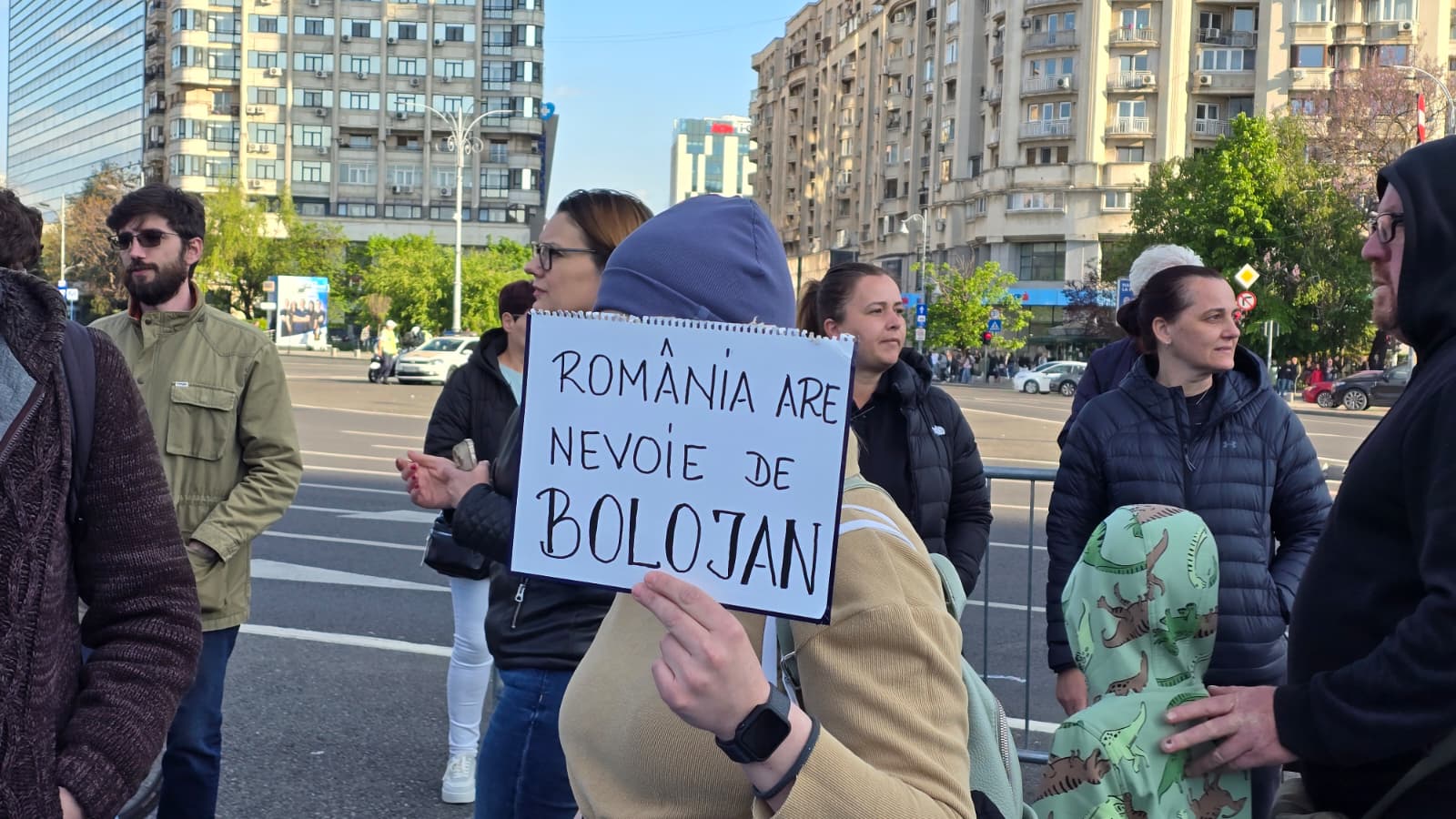 actualizare 4 manifestatie de sustinere pentru premierul ilie bolojan in bucuresti poate ne aude si presedintele 1500 de persoane in strada la oradea ilie democratie cu forta primarul general despre bolojan un astfel de om este greu de gasit