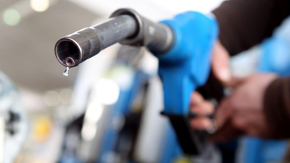 cat costa motorina si benzina sambata 2 mai motorina se apropie din nou de 10 lei pe litru
