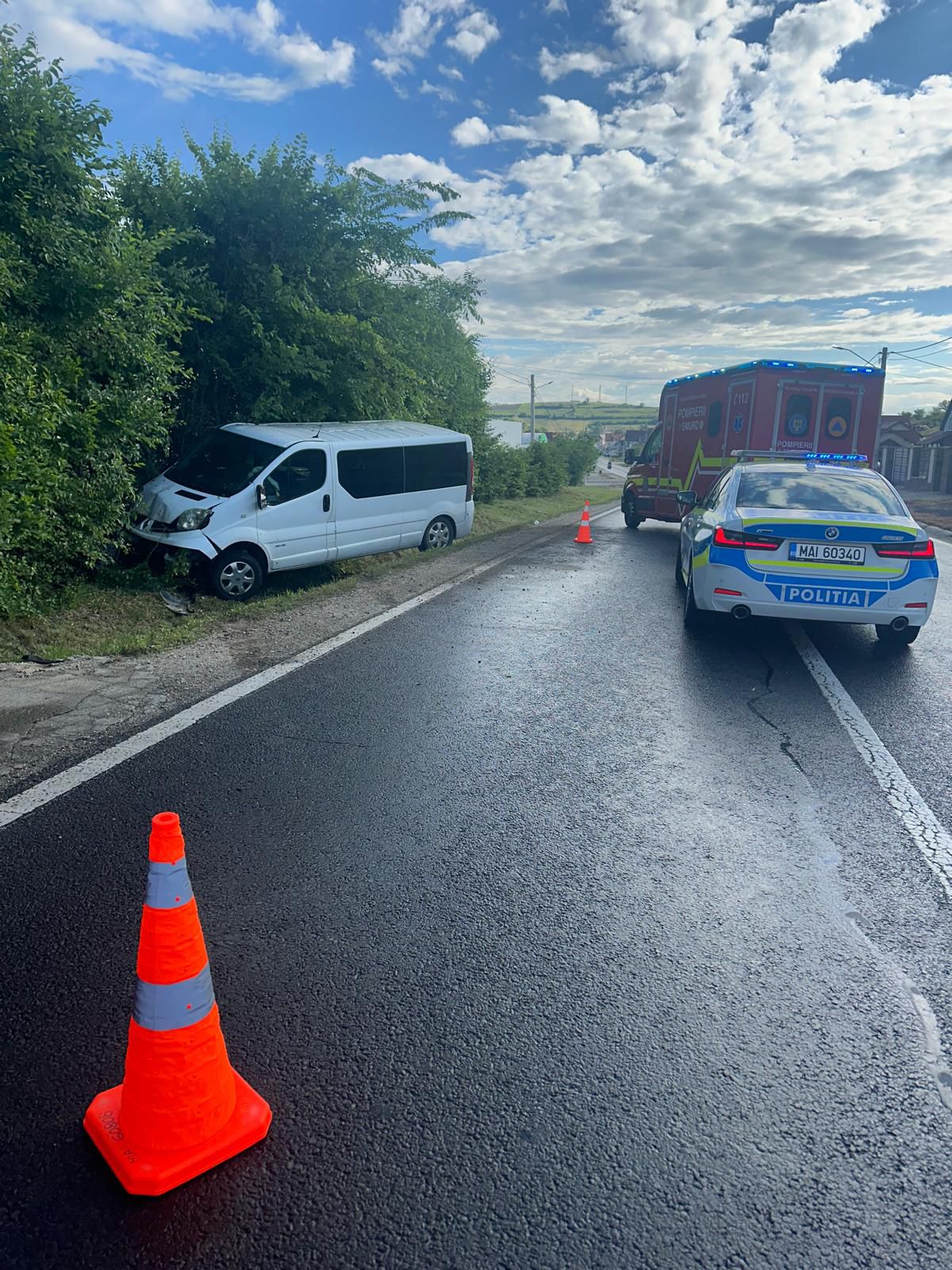Accident in judeul Sibiu Cinci persoane dintr un microbuz au fost spitalizate