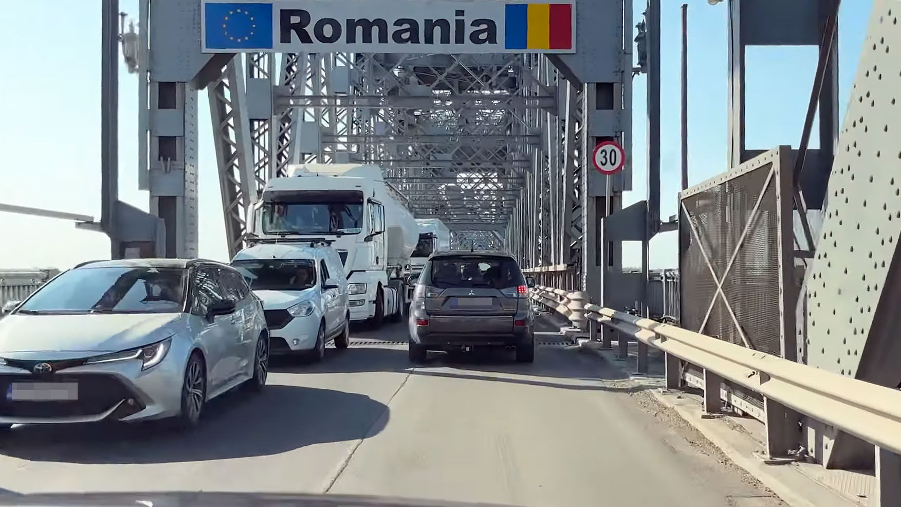 Atenție, șoferi! Podul Giurgiu-Ruse va fi închis temporar pentru circulație. 1 Atentie soferi Podul Giurgiu Ruse va fi inchis temporar pentru circulatie