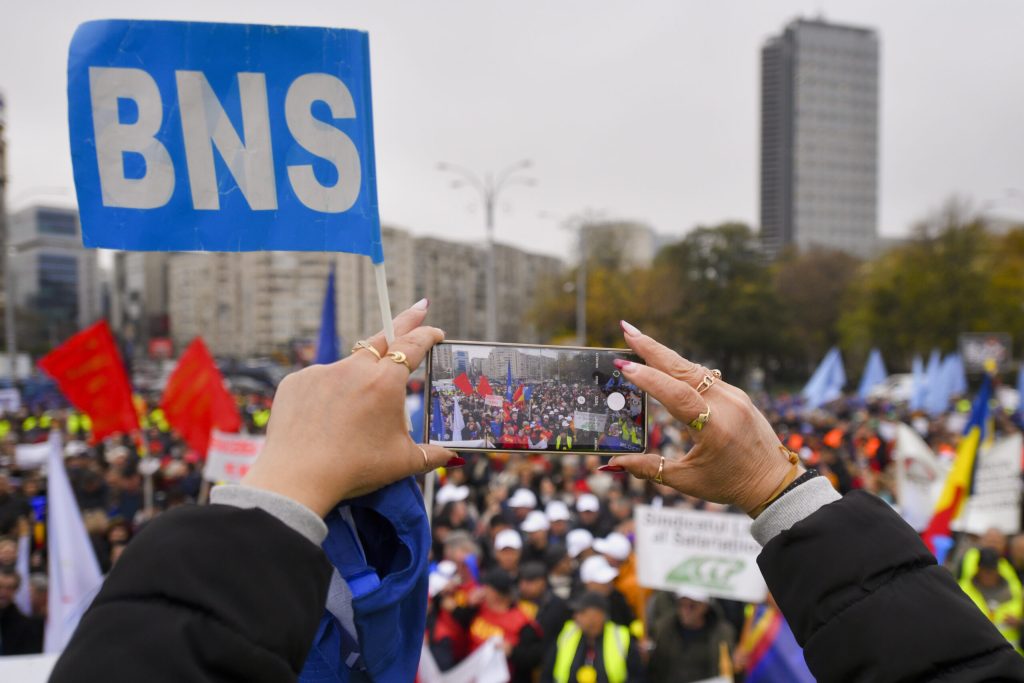 BNS cere retragerea imediata a noii Legi a salarizarii Sindicatele acuza lipsa de transparente si semnaleaza posibile inechitati