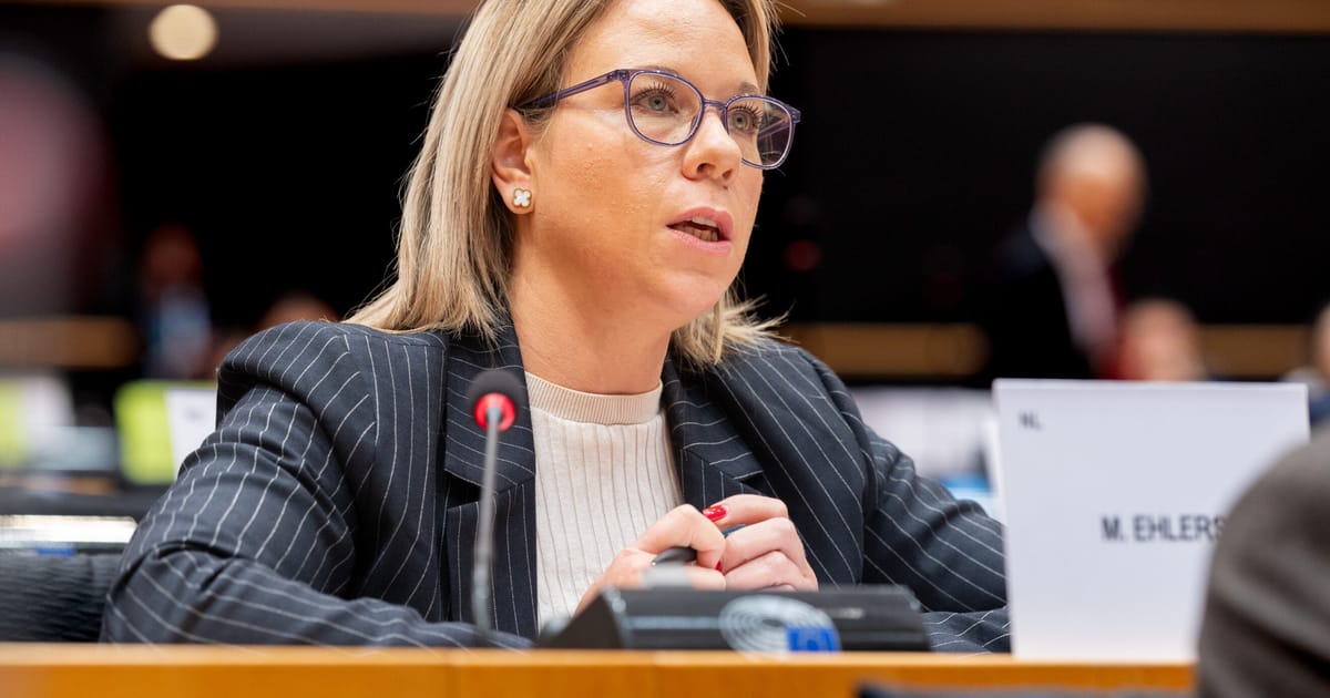 Femeia care ajuta extremismul de dreapta din Europa sa patrunda in