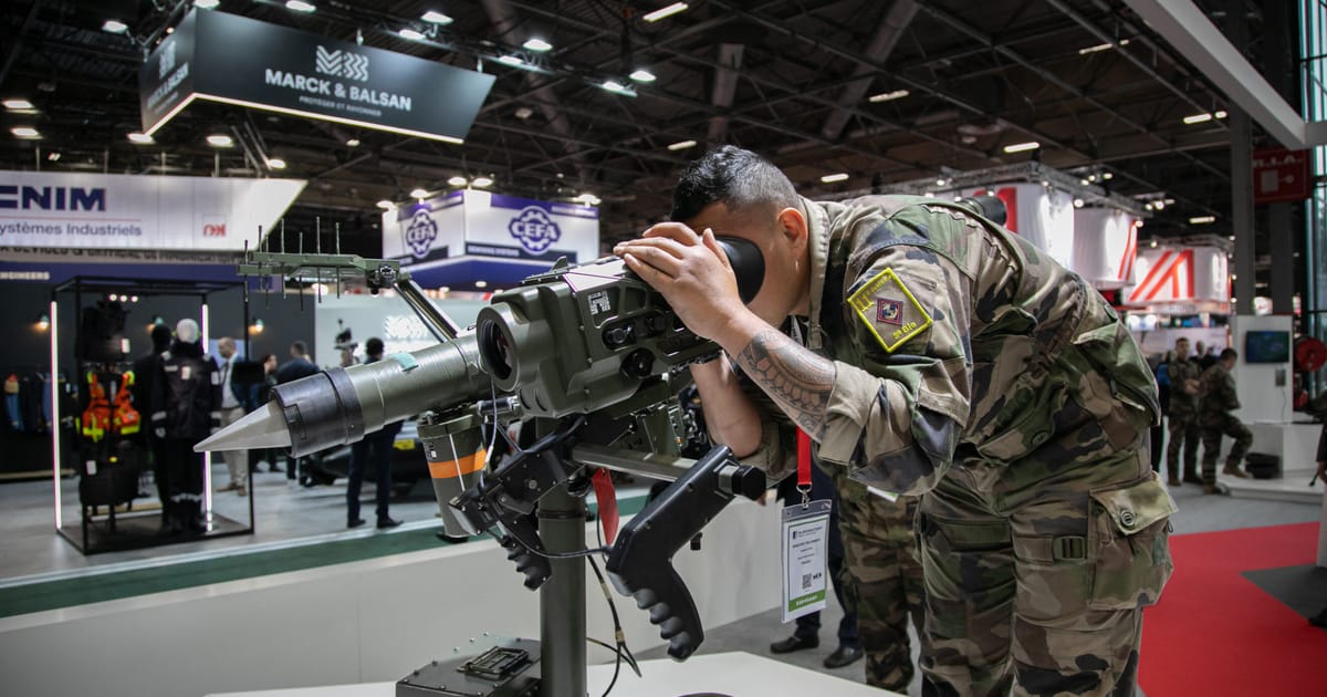 Franta interzice Israelului sa participe la un important salon de arme