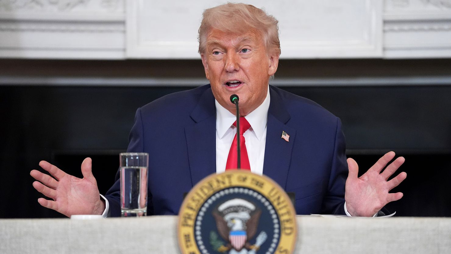Lasati i sa si rezolve problemele singuri Eu i am adus in aceasta situatie afirma presedintele Trump