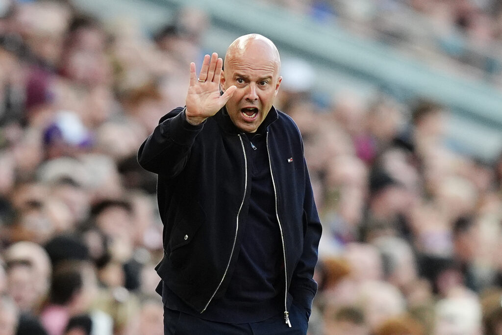 Liverpool l a dat afara pe antrenorul principal