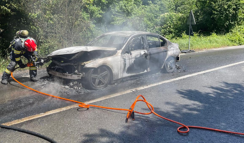 Masina complet distrusa la Cluj Un incendiu devastator a cuprins autoturismul in cateva minute