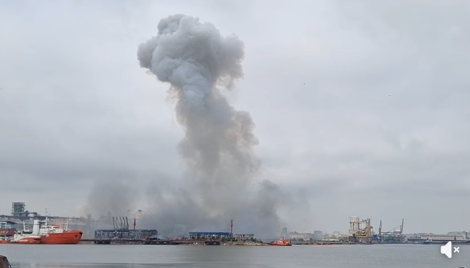 Nivelul 3 de securitate instituit in Portul Constantza dupa explozia unei drone maritime