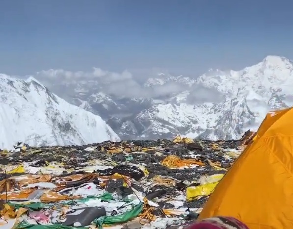 O avalanse l a salvat pe Everest ghidul nepalez considerat mort a povestit cum a reusit sa supravietuiasca sase zile pe munte
