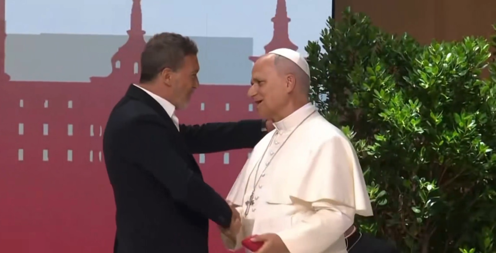 Papa Leon al XIV lea se intalneste cu Antonio Banderas si asista la un spectacol de flamenco la Madrid un mesaj despre importanta culturii in societate