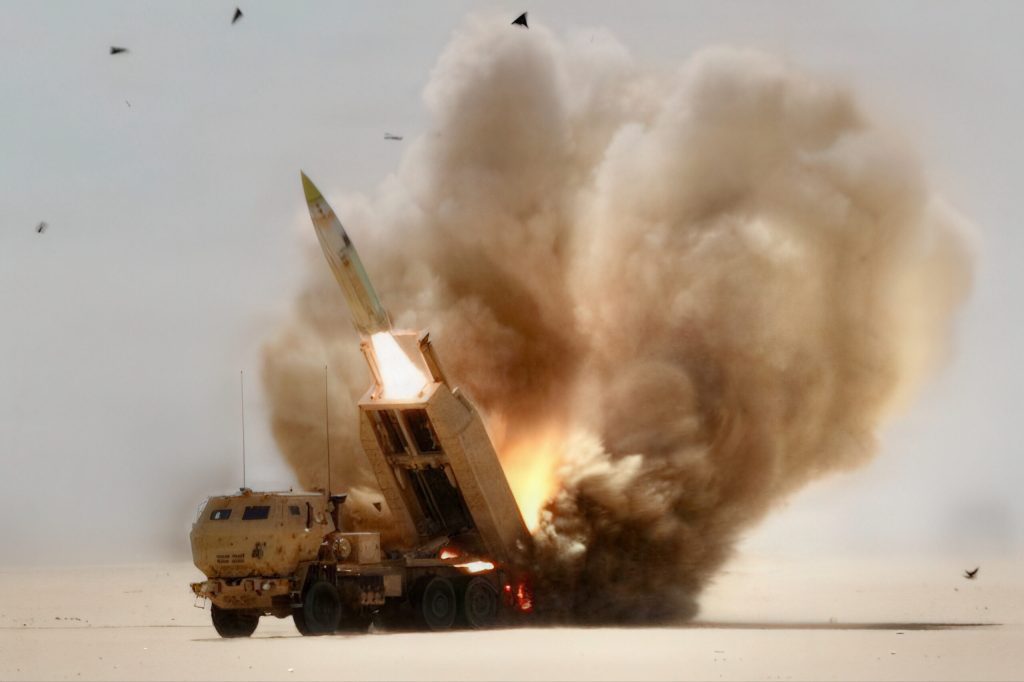 SUA efectueaza atacuri asupra bazelor militare iraniene iar Teheran riposteaza atacand baze americane din Kuweit