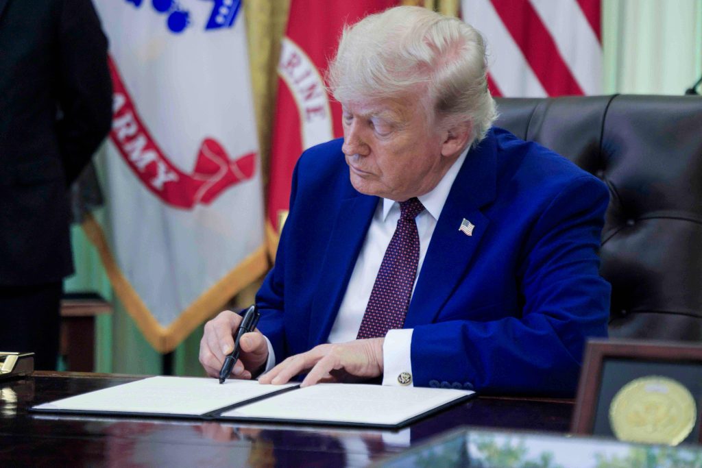 Trump isi amplifica agenda anti imigratie printr un nou pachet substantial de finantare