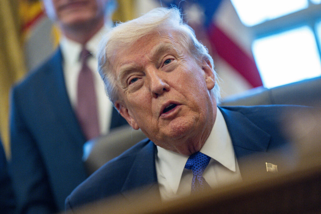 Trump isi propune sa participe la meciul 3 al finalei NBA din New York Comisarul NBA este binevenit