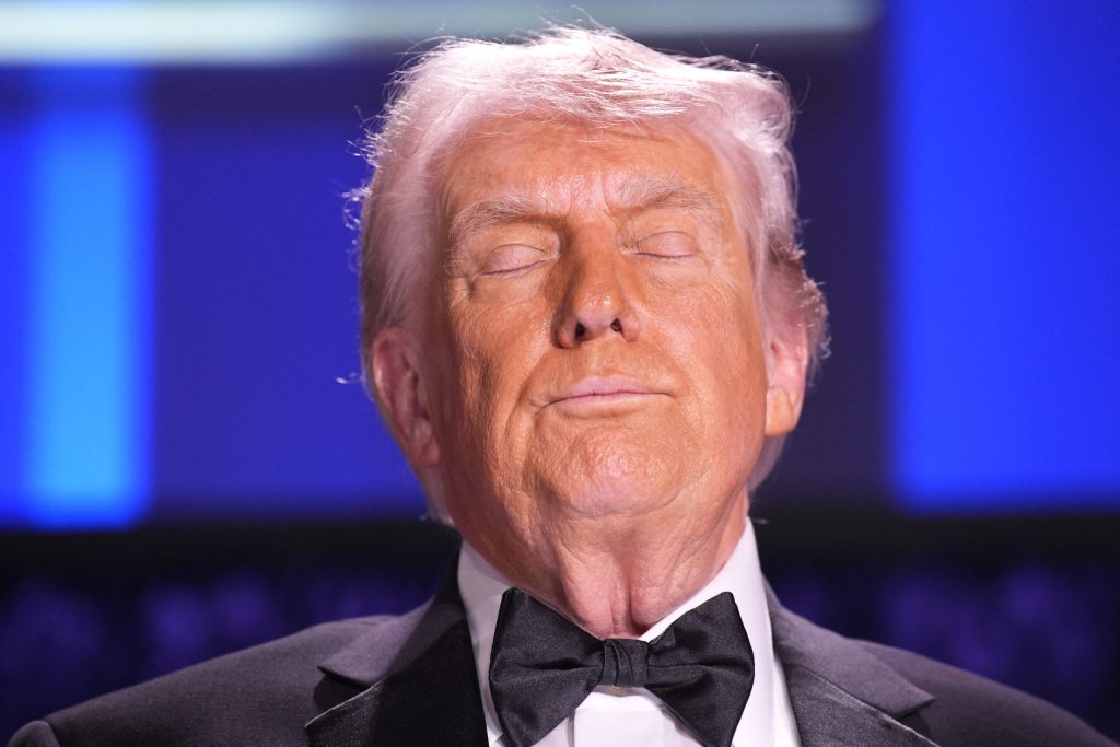 Trump se compara cu un Elvis Presley fara chitara Presedintele vrea sa ii inlocuiasca pe artistii care si au anulat participarea la festivitatile dedicate celei de a 250 a aniversarii a independentei