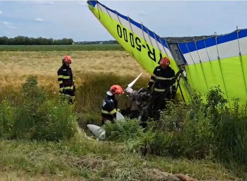 Un planor a aterizat fortat pe un camp din judetul Arges