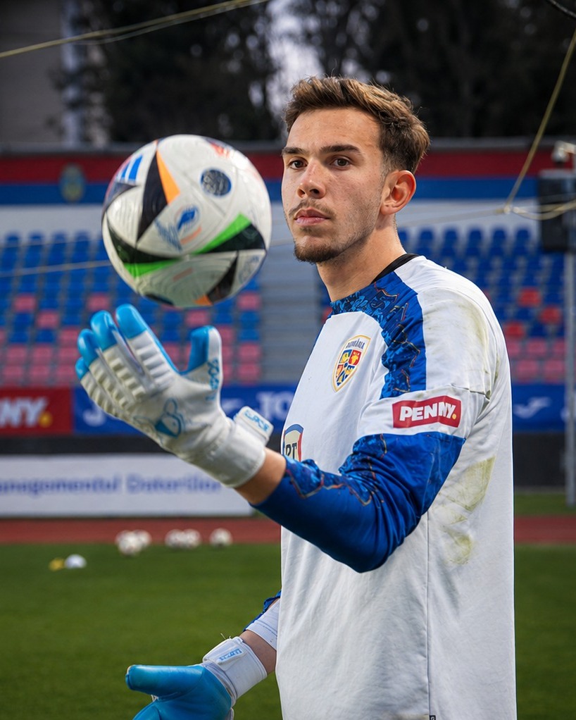 Universitatea Craiova anunta transferul goalkeeper ului Alexandru Maxim dupa promovarea echipei FC Voluntari