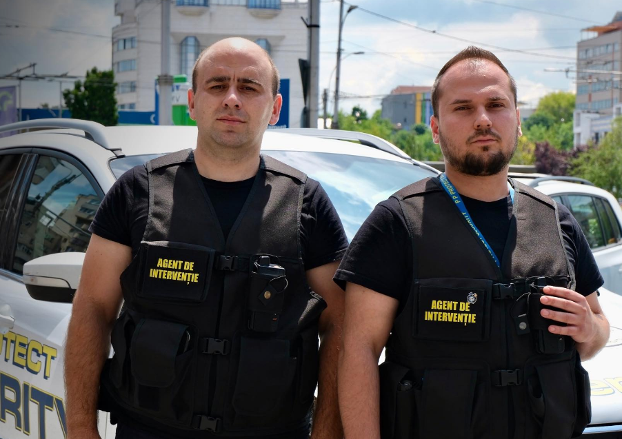 VIDEO Aceti doi eroi agenti de securitate au intervenit n mai puin de dou minute la ameniarea cu arm din magazinul din Mrti Cluj Napoca