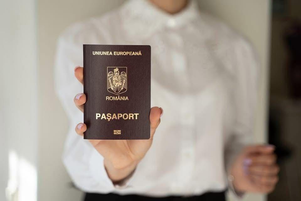 Visezi la o vacanta dar tia expirat pasaportul Clujenii pot rezolva totul direct de pe telefon fara a merga la ghiseu