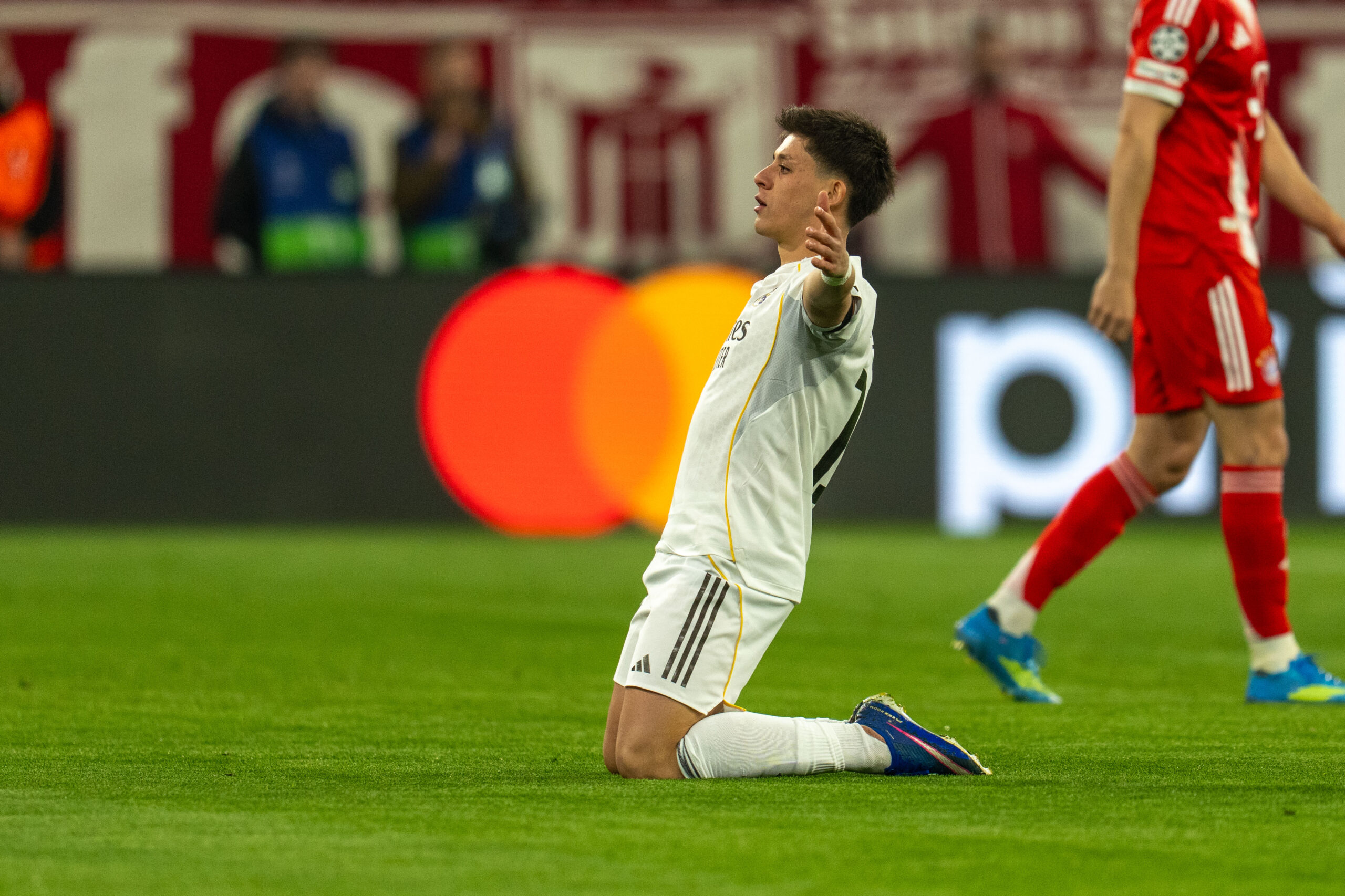 arda guler a fost ales revelatia sezonului in liga campionilor in timp ce khvicha kvaratskhelia a fost decretat jucatorul sezonului
